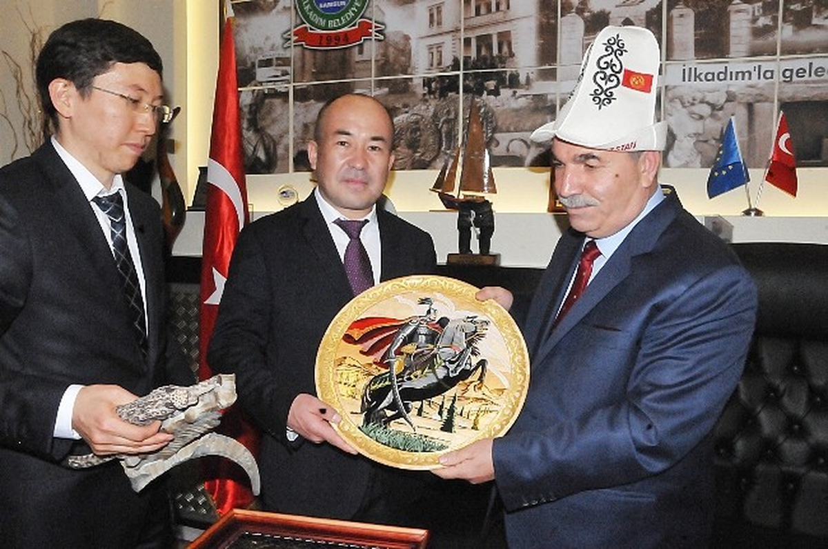 İlkadım, Lenin ile Kardeş Oldu