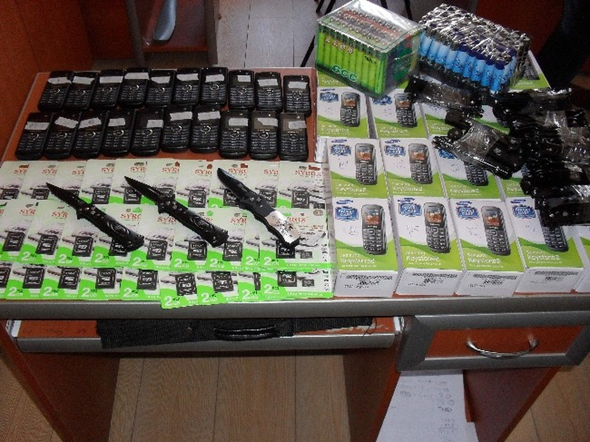 Kaçak Cep Telefonu ve Çeşitli Eşyalar Ele Geçirildi