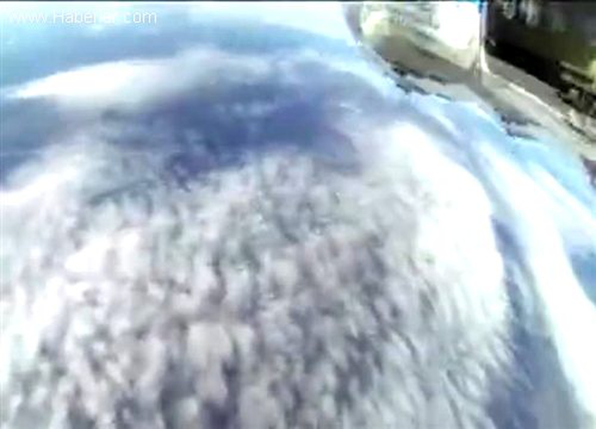 Kalp cerrahı, uçma hayalini "Wingsuit" ile gerçekleştirdi (1)