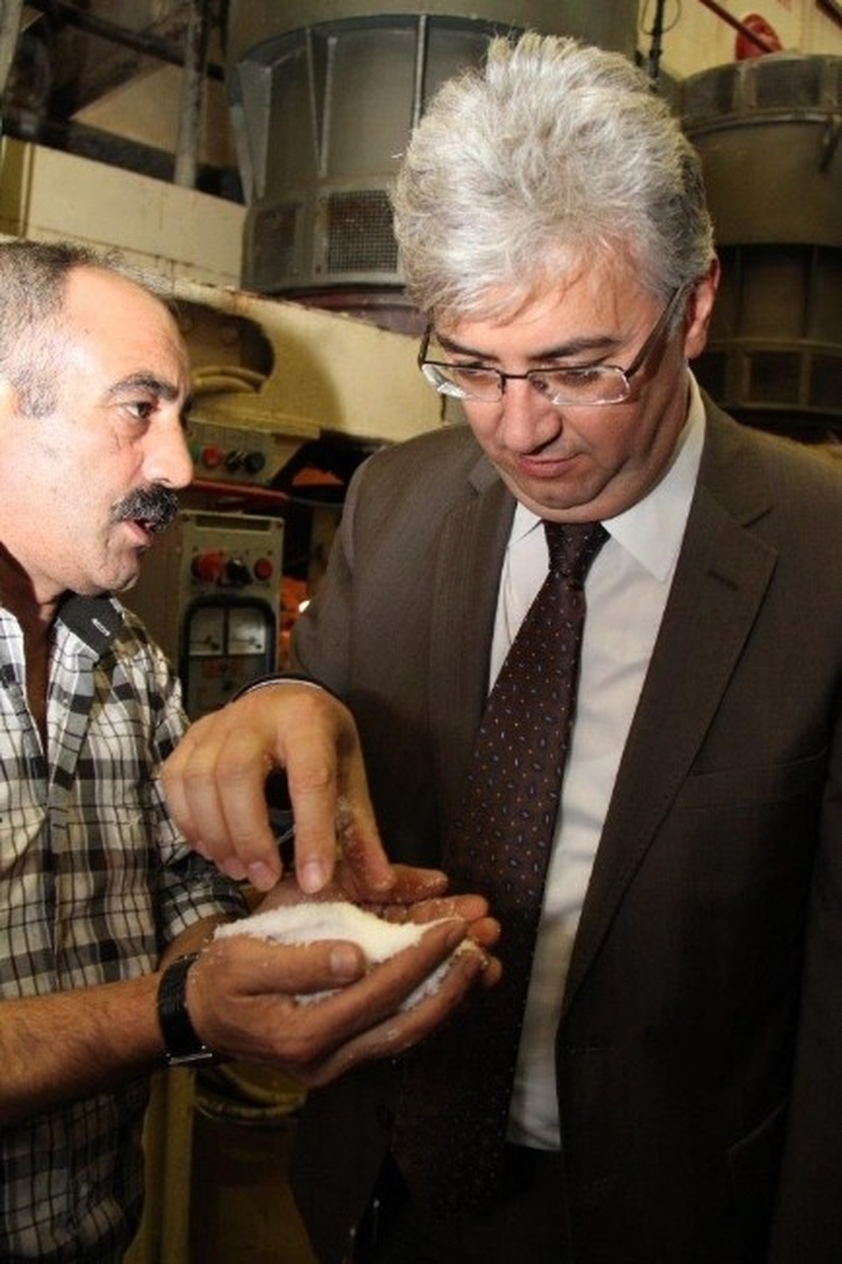 Kars Valisi\'nden Şehirin Tek Bacası Tüten Fabrikası\'na Ziyaret