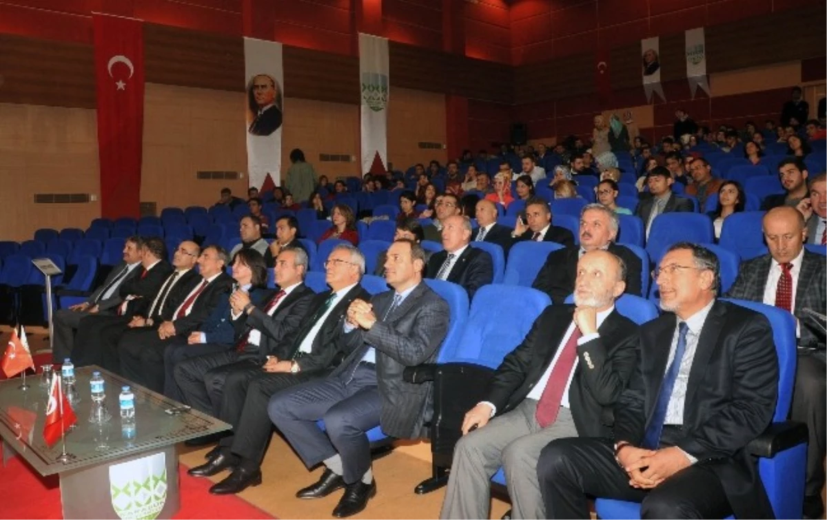 Kbü\'de Cumhuriyet ve Demokrasi Konferansı