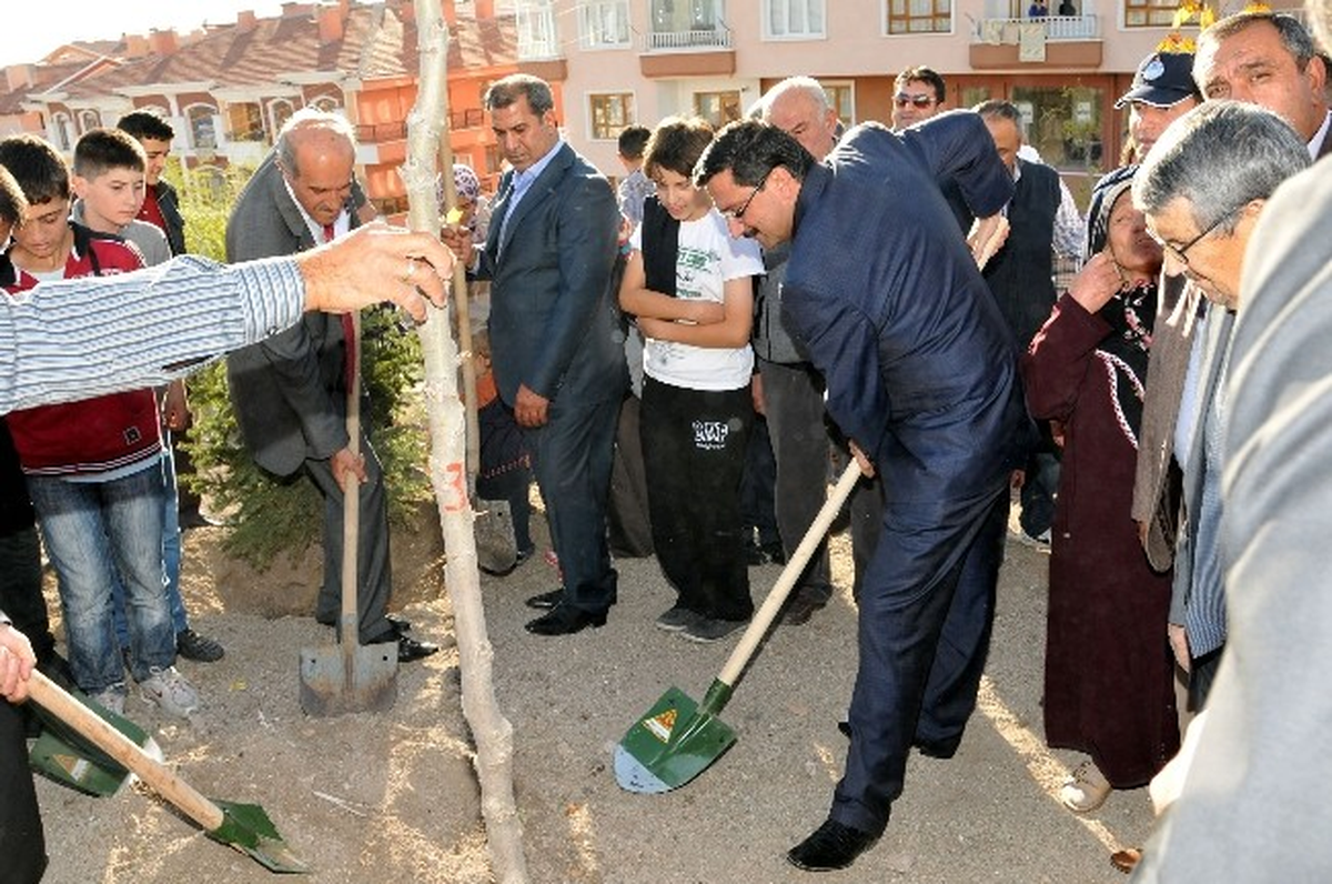 Keçiören\'de Aşık Veysel Parkı ve Atapark Mahalle Konağı Açıldı