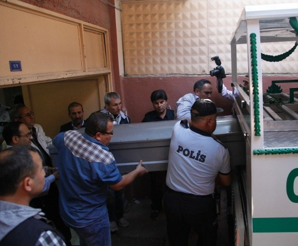Kızı İntihar Eden Polis Babayı Vali Teselli Etti