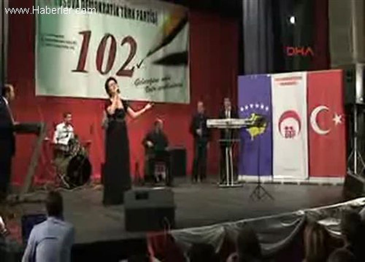 Kosova Demokratik Türk Paritisi Seçim Kampanyası Kapanış Programını TRT Ses Sanatçılarıyla Yaptı
