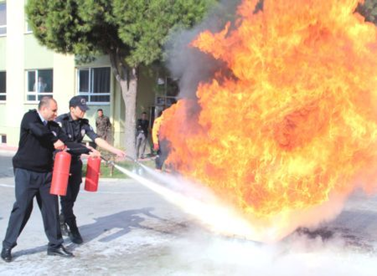 Manisa Polisi Yangın Tatbikatı Yaptı