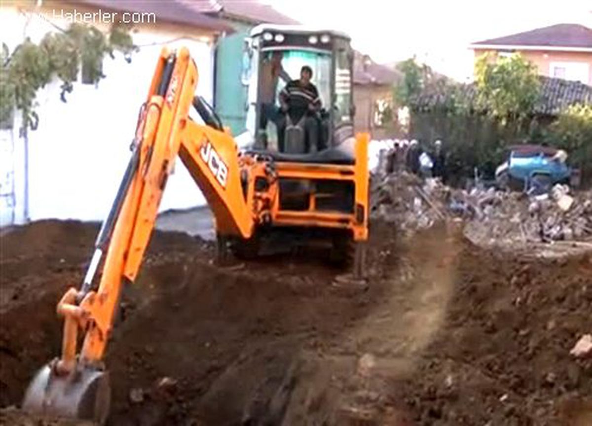 Metruk evin altında yasal izinle define aranıyor