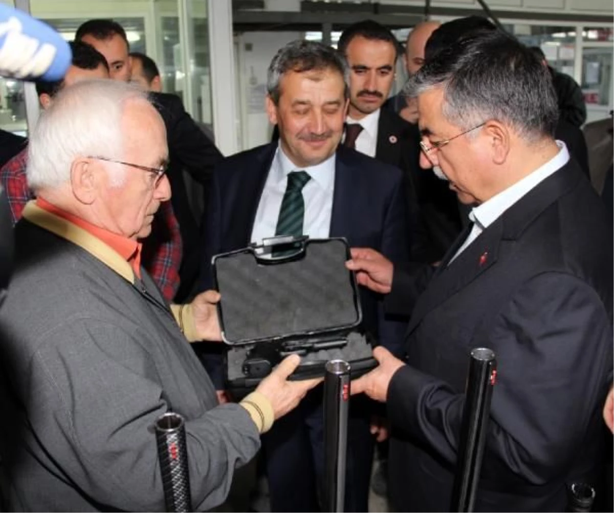 Milli Savunma Bakanı Yılmaz, Tirebolu\'da Cenazeye Katıldı