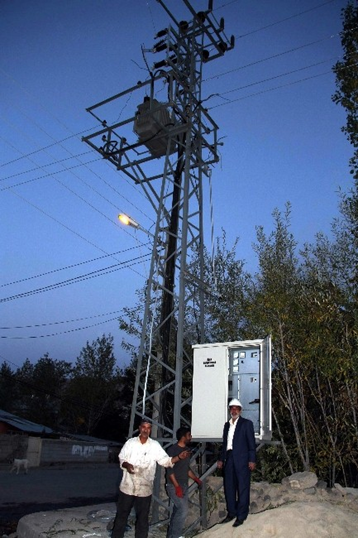 Muhtarın Azmi Mahallesine Trafo Kazandırdı