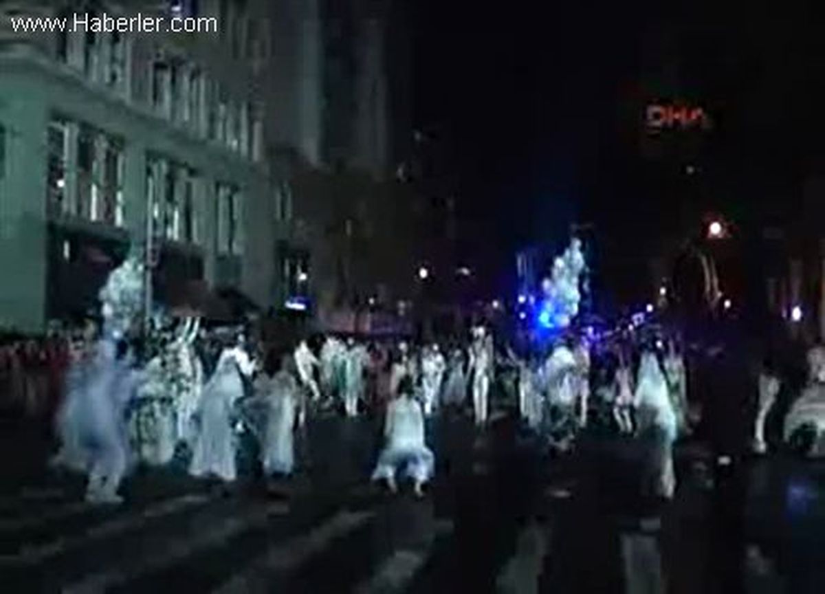 New York\'ta Cadılar Bayramı Geçidi