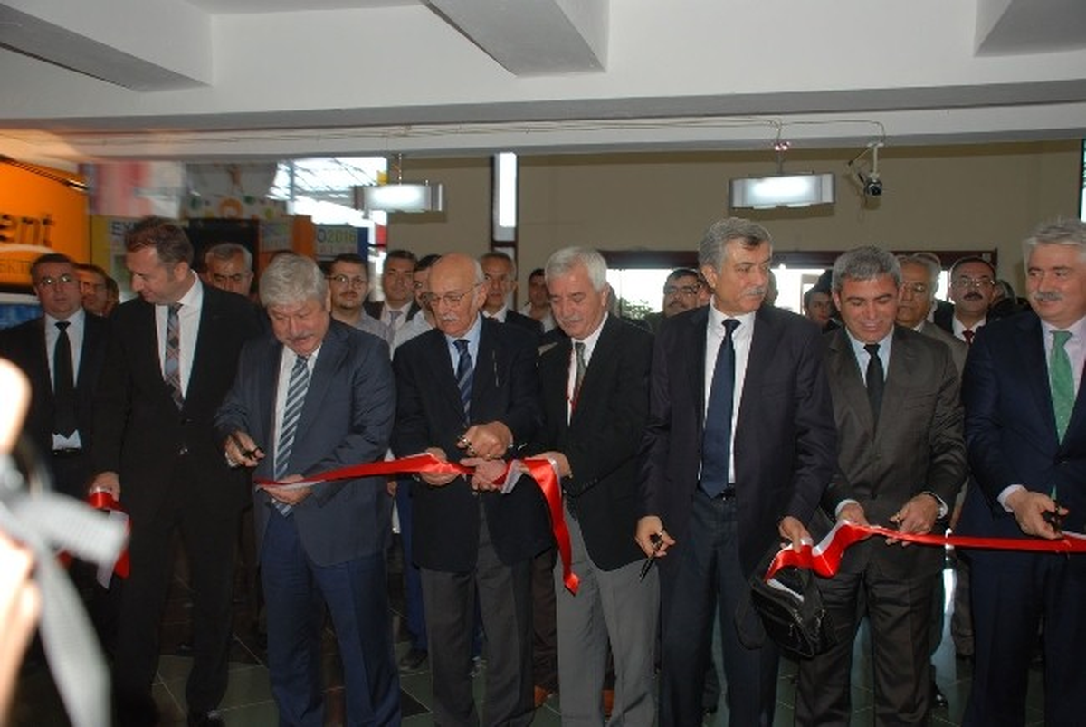 Ödemiş Belediyesi Çalışmalarını Sergiliyor