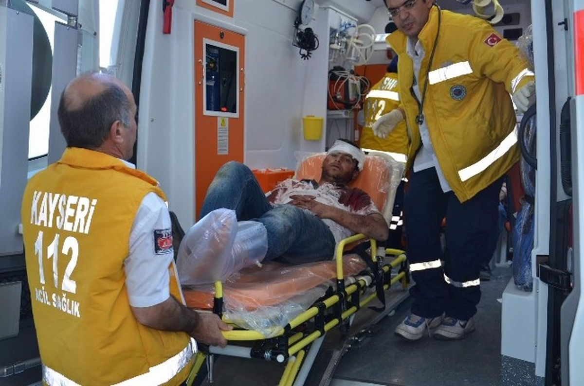 Sevgilisinin Öfkeli Babasından Ölü Taklidi Yaparak Kurtuldu