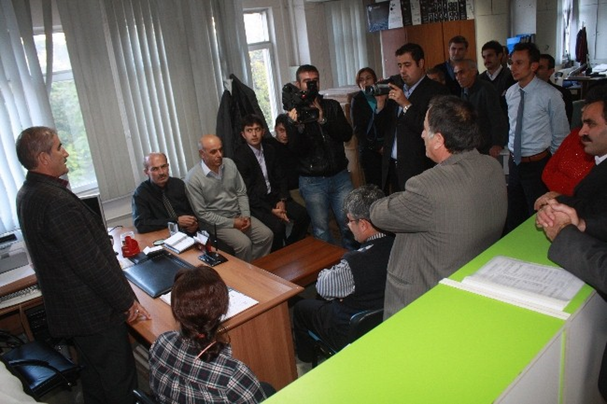 Özer, Belediyeden İstifa Etti
