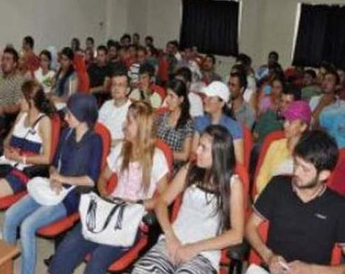 Pervarililer Derneğinde Öğrencilere Moral Gecesi