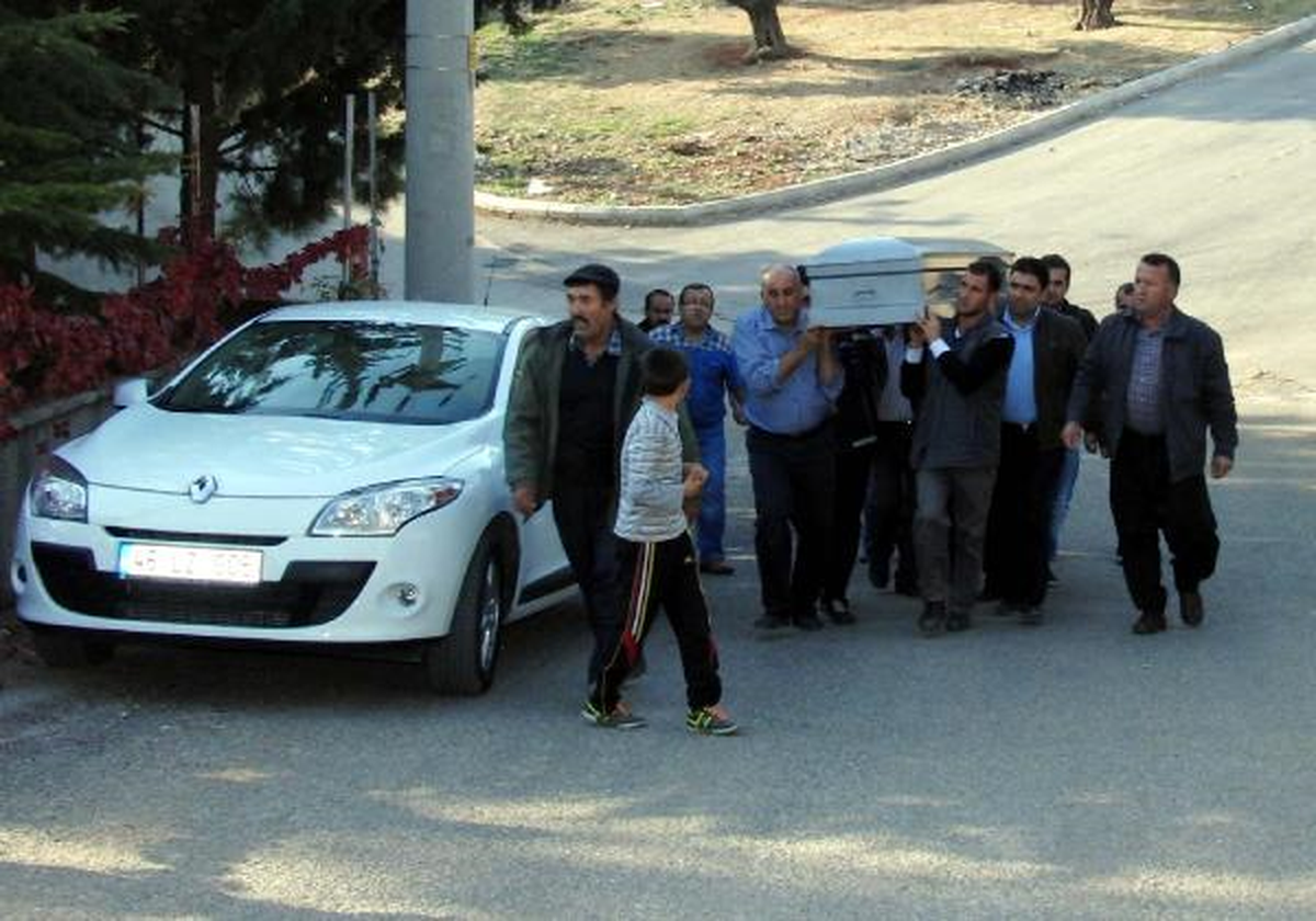 Babasının Tabancasıyla İntihar Eden Genç Kız Toprağa Verildi