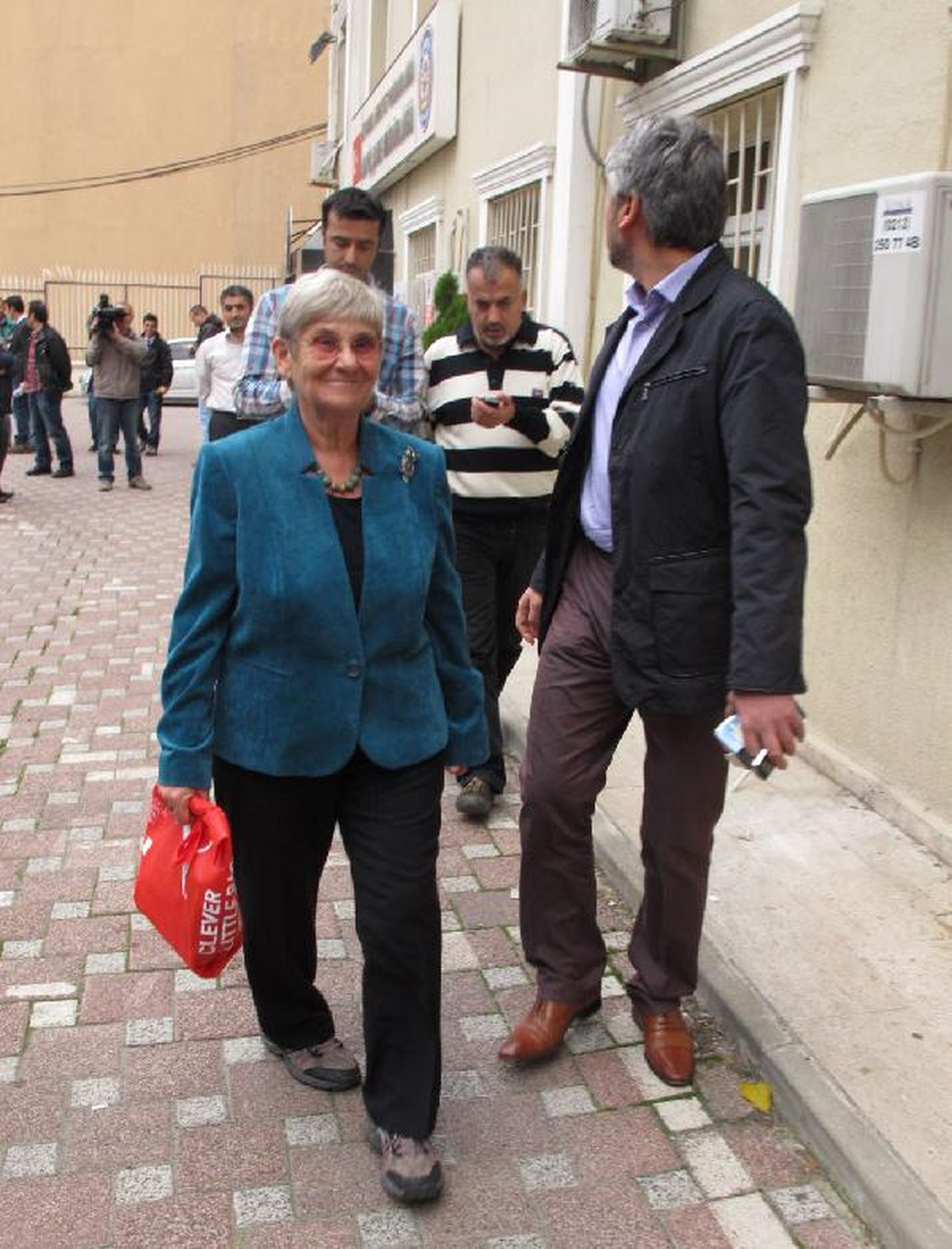 Prof. Dr. Canan Karatay: Bugün de Telefon Dolandırıcılarına Karşı Uyarıyorum