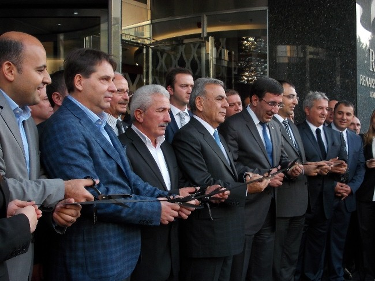 Renaıssance İzmir\'i Bakan Açtı