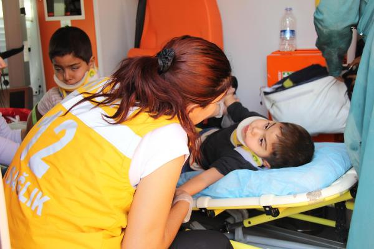 Şanlıurfa\'da Motosiklet Otomobile Çarptı: 4 Yaralı