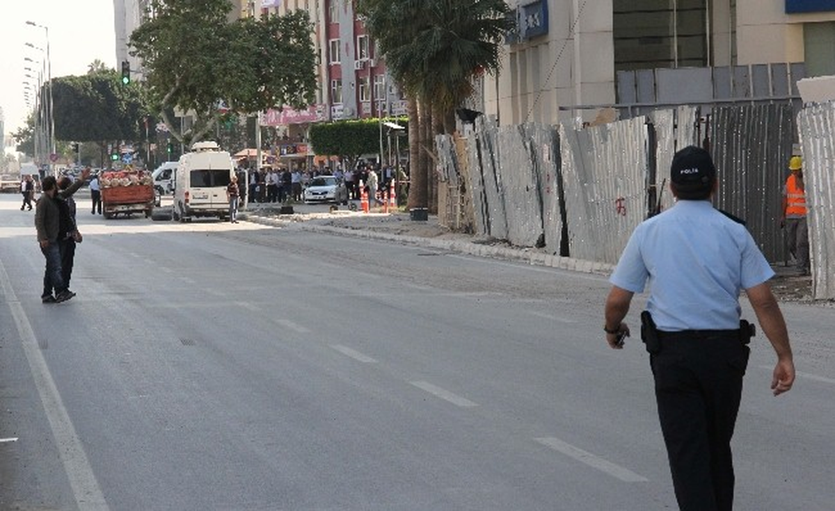 Şüpheli Çantadan Dikiş Makinesi Çıktı