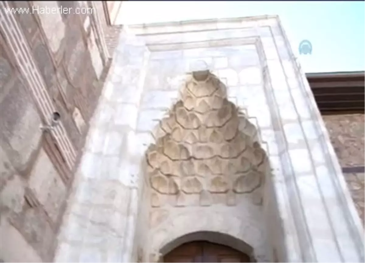 Tarihi Arslanhane Camisi ibadete açıldı