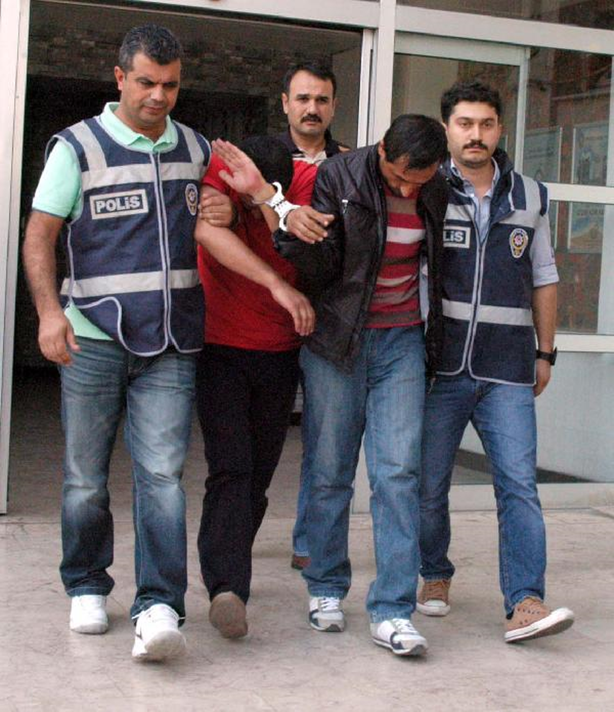 Telefonda \'Adana Emniyet Müdürü\' Yalanı ile Dolandırdılar