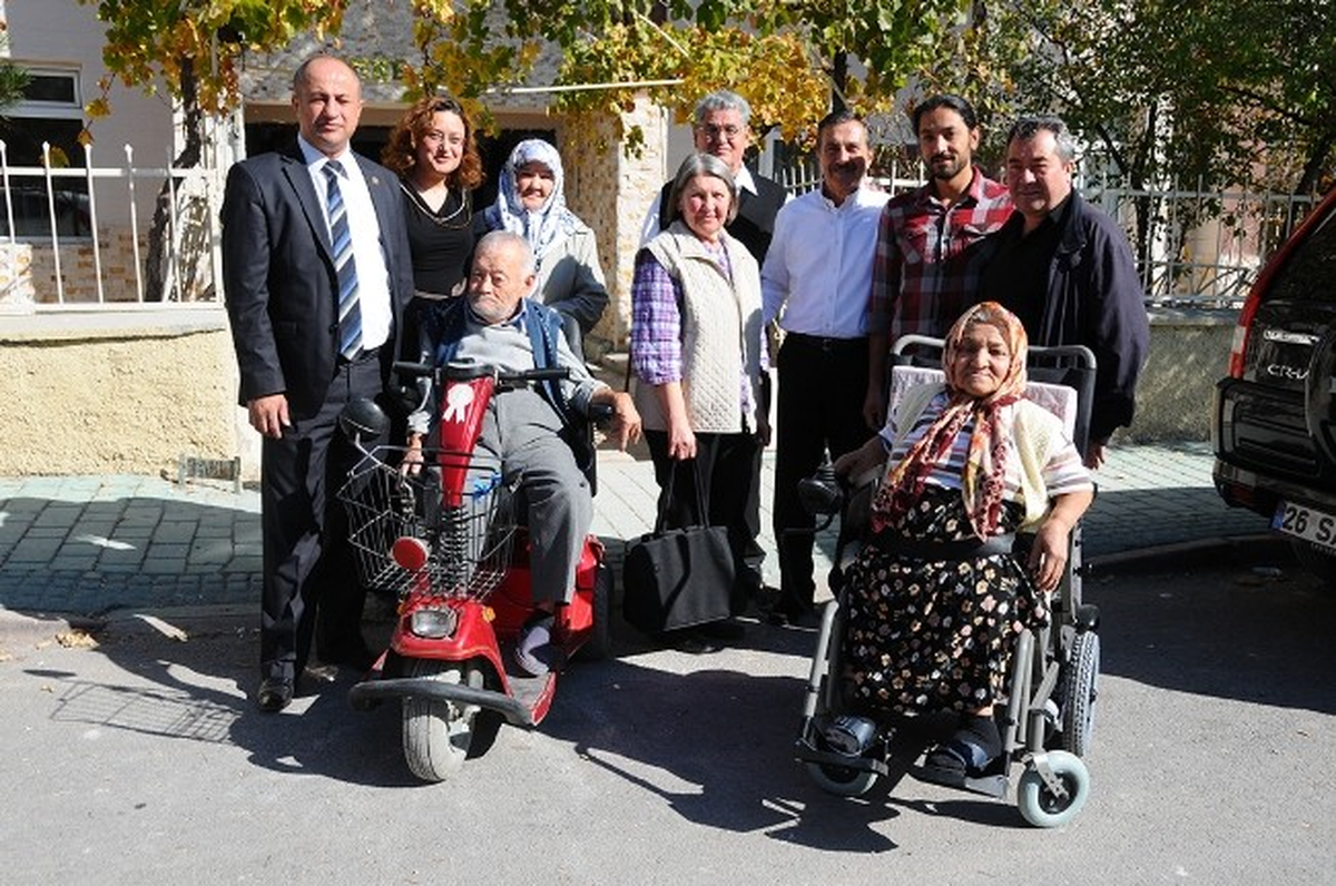 Tepebaşı Belediyesi, Engellilere Yardımda Köprü Oldu