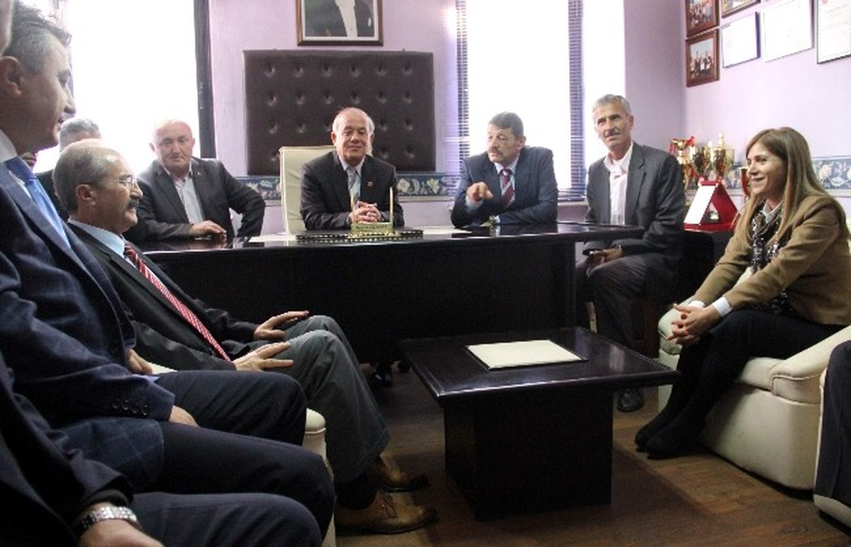 Topçu\'dan, Şehit Aileleri ve Muhtarlar Derneğine Ziyaret Ziyaret Etti
