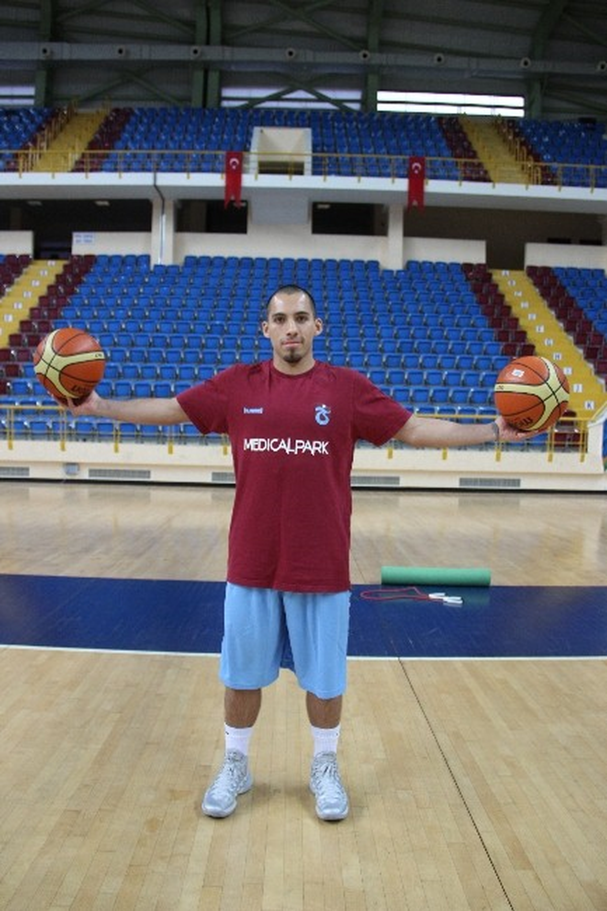 Trabzonspor Basketbol Takımına Katılan Stoll, Antrenmanda