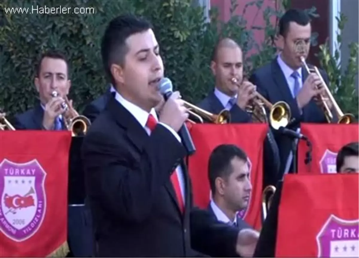 TÜRKAY'dan Afganistan'da görev yapan Mehmetçiğe konser