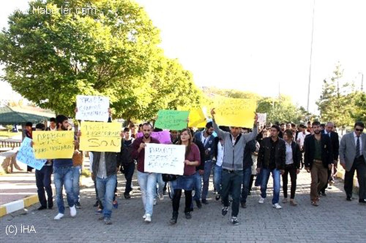 Üniversite Öğrencilerinden Yol Eylemi