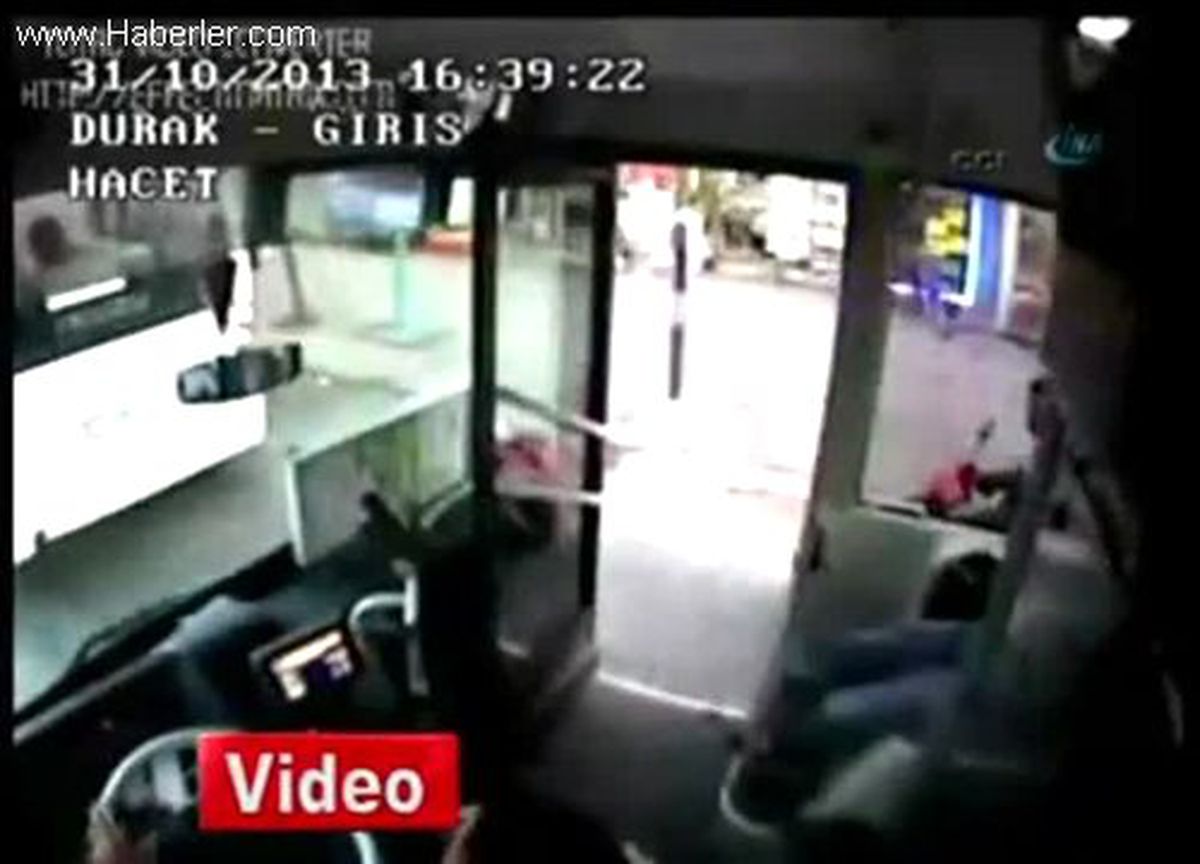 Yol İsteyen Otobüs Sürücüsünü Dövdü