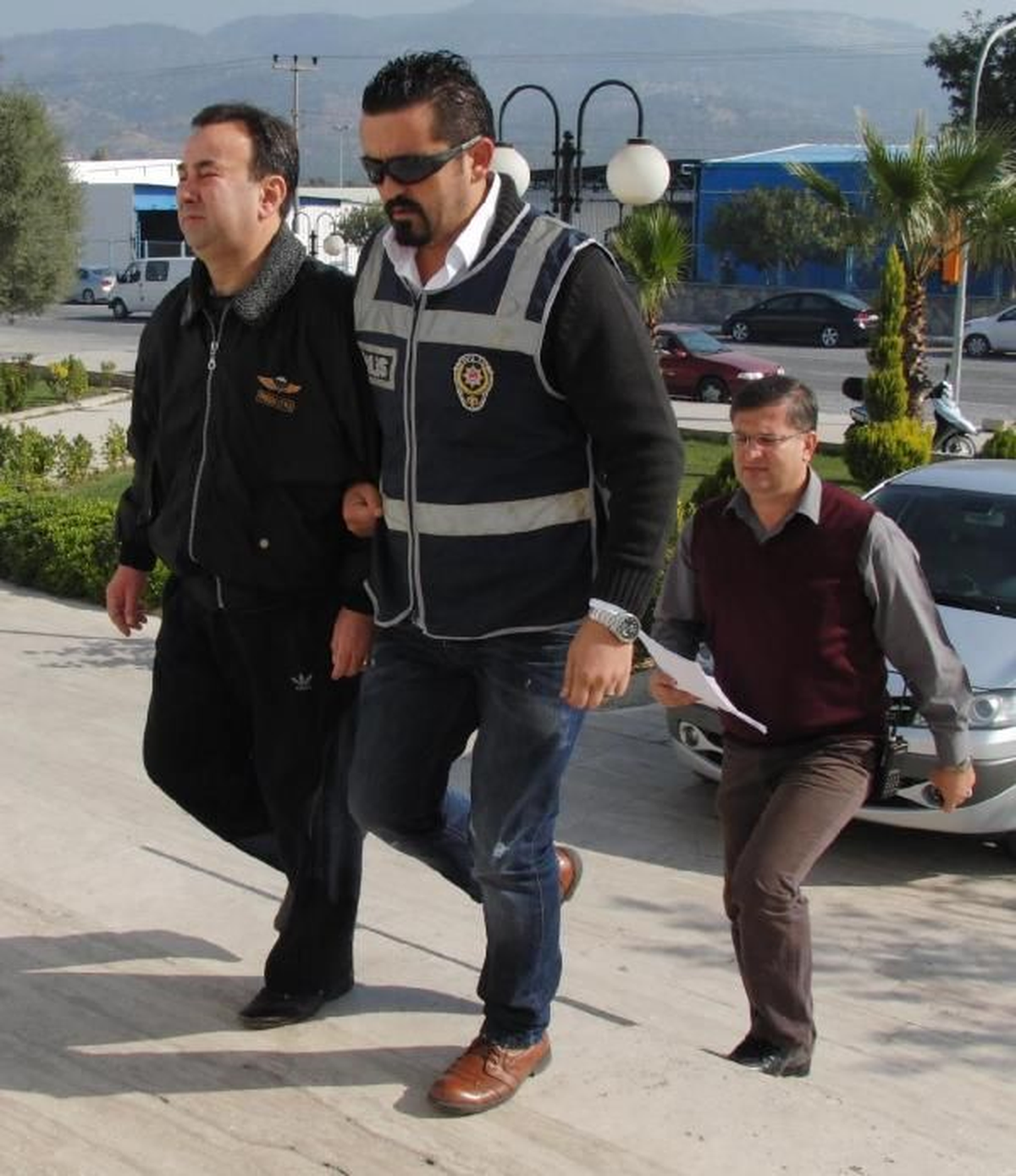 Yolda Bulduğu Parayı İade Etmedi, Gözaltına Alındı