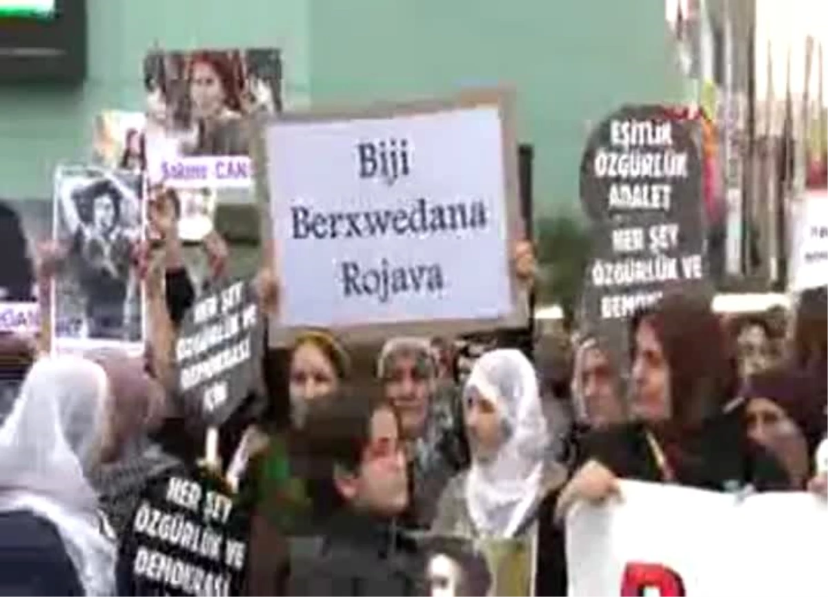 HDK İstanbul Kadın Üyelerinden AK Parti\'ye Duvar Yürüyüşü