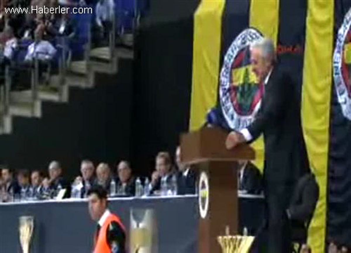Başkan Adayı Mehmet Ali Aydınlar Yaptığı Konuşmanın Ardından Aziz Yıldırımın Konuşmasını Beklemedan...