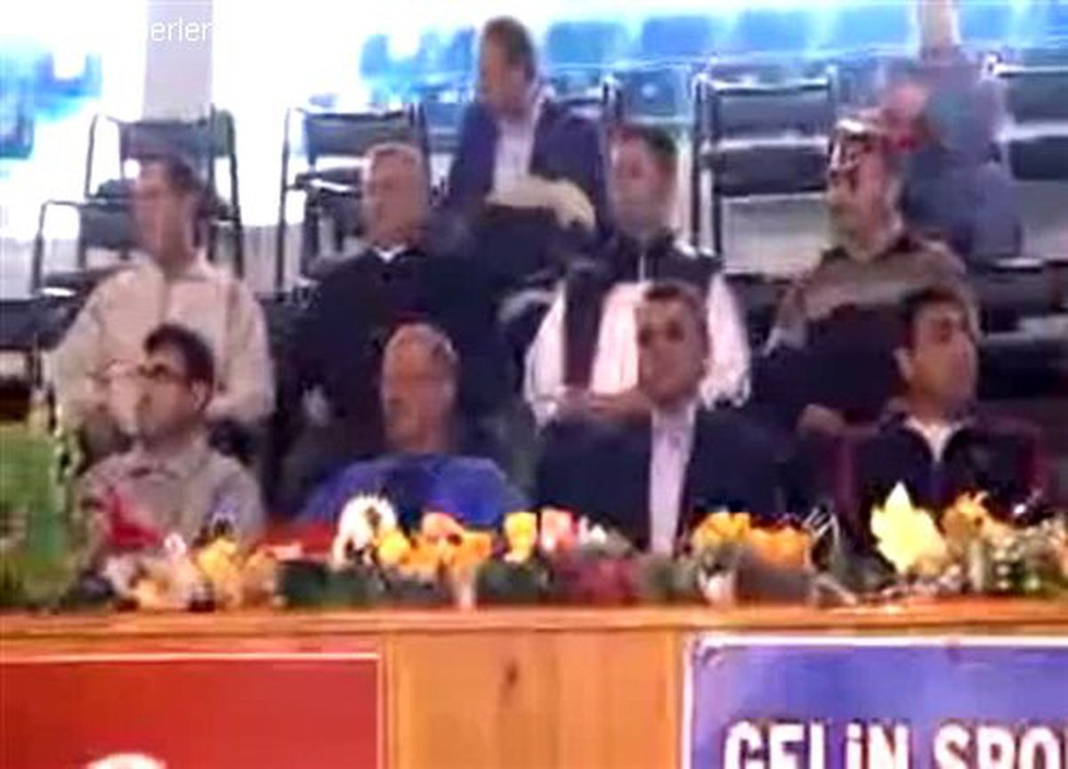Bedensel Engelli Halterde Altın İçin Kaldırdı