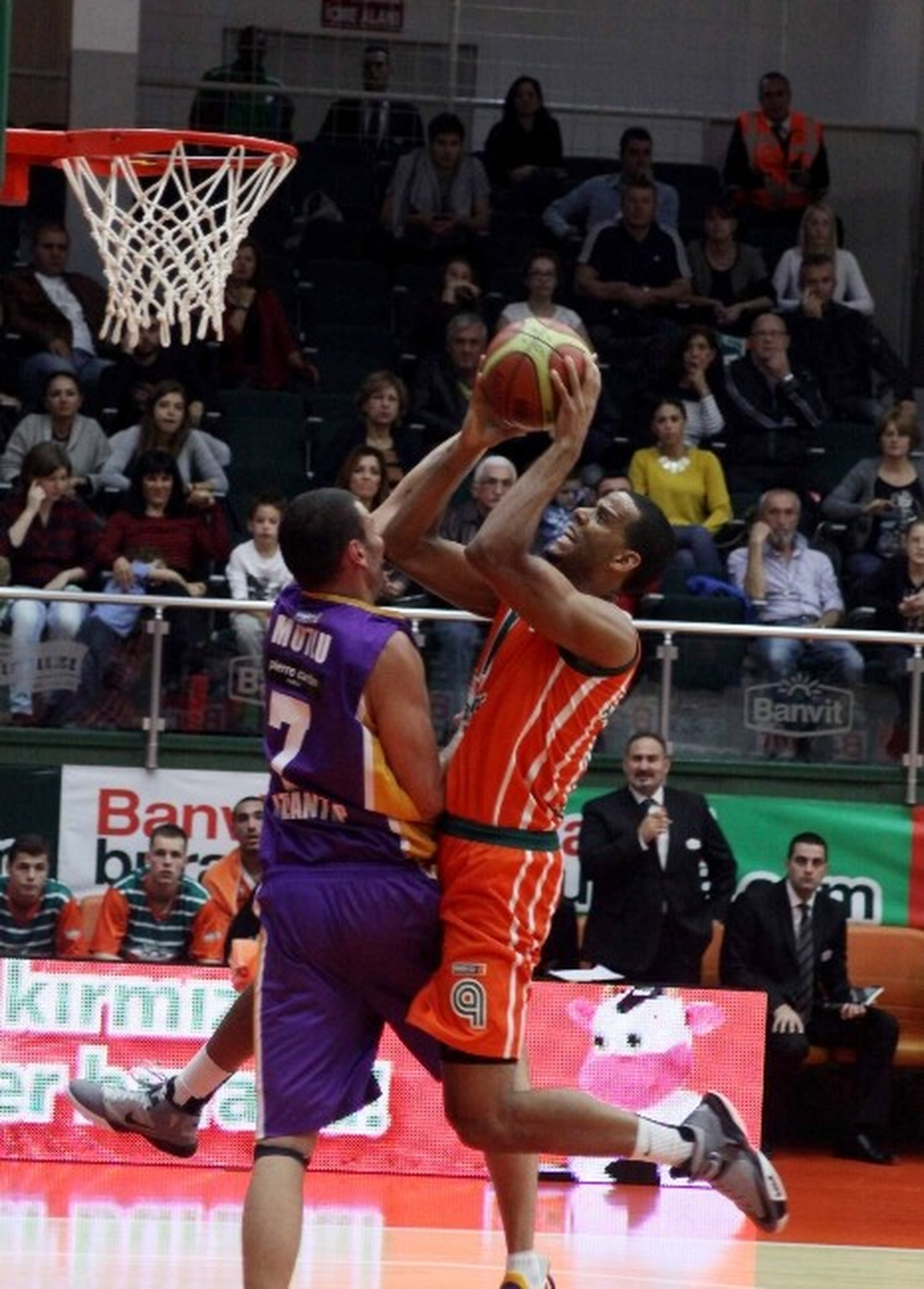 Banvit: 87 Royal Halı Gaziantep: 82