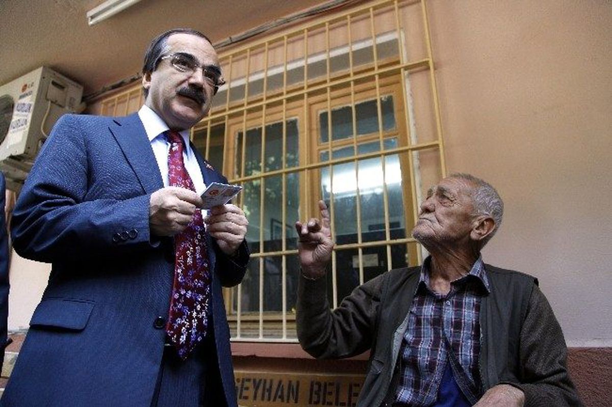 75 Yaşındaki Dilenci, Vali\'ye "Beni Evlatlık Al" Dedi