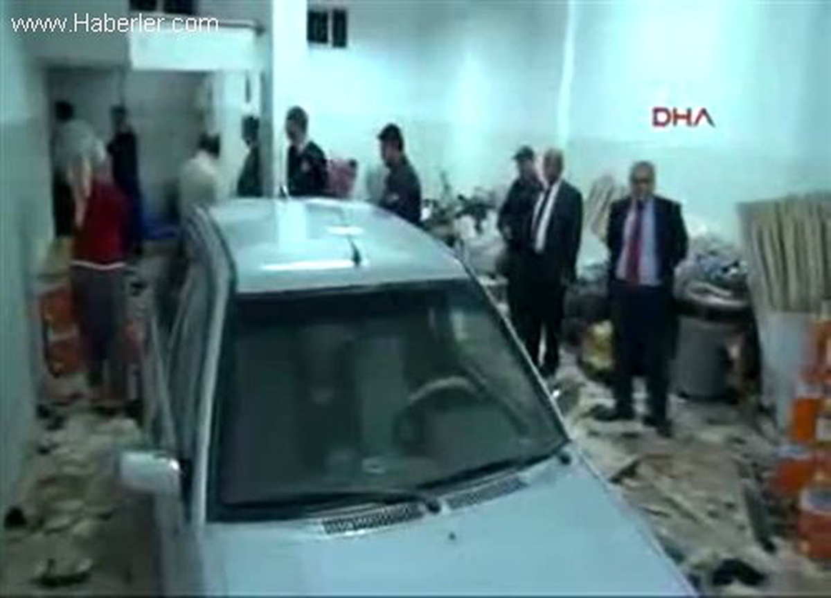 Gaziantep\'te Bir Depoya Baskın Düzenleyen Zabıta Ekipleri, Suriye\'de Satılmak Üzere Hazırlanan...