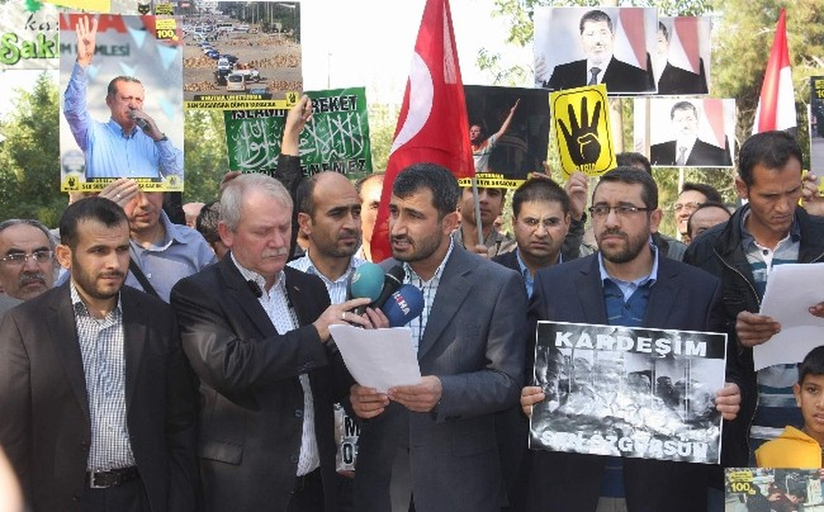 Gaziantep\'te Mursi\'nin Yargılanması Protesto Edildi