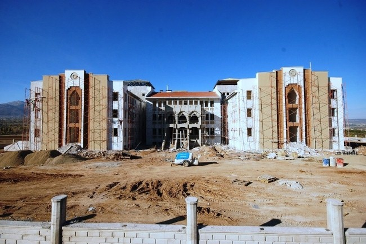 Gediz\'de 3. Etap TOKİ Konutları ve 16 Derslikli Okul Binası İnşaatı Hızla Devam Ediyor