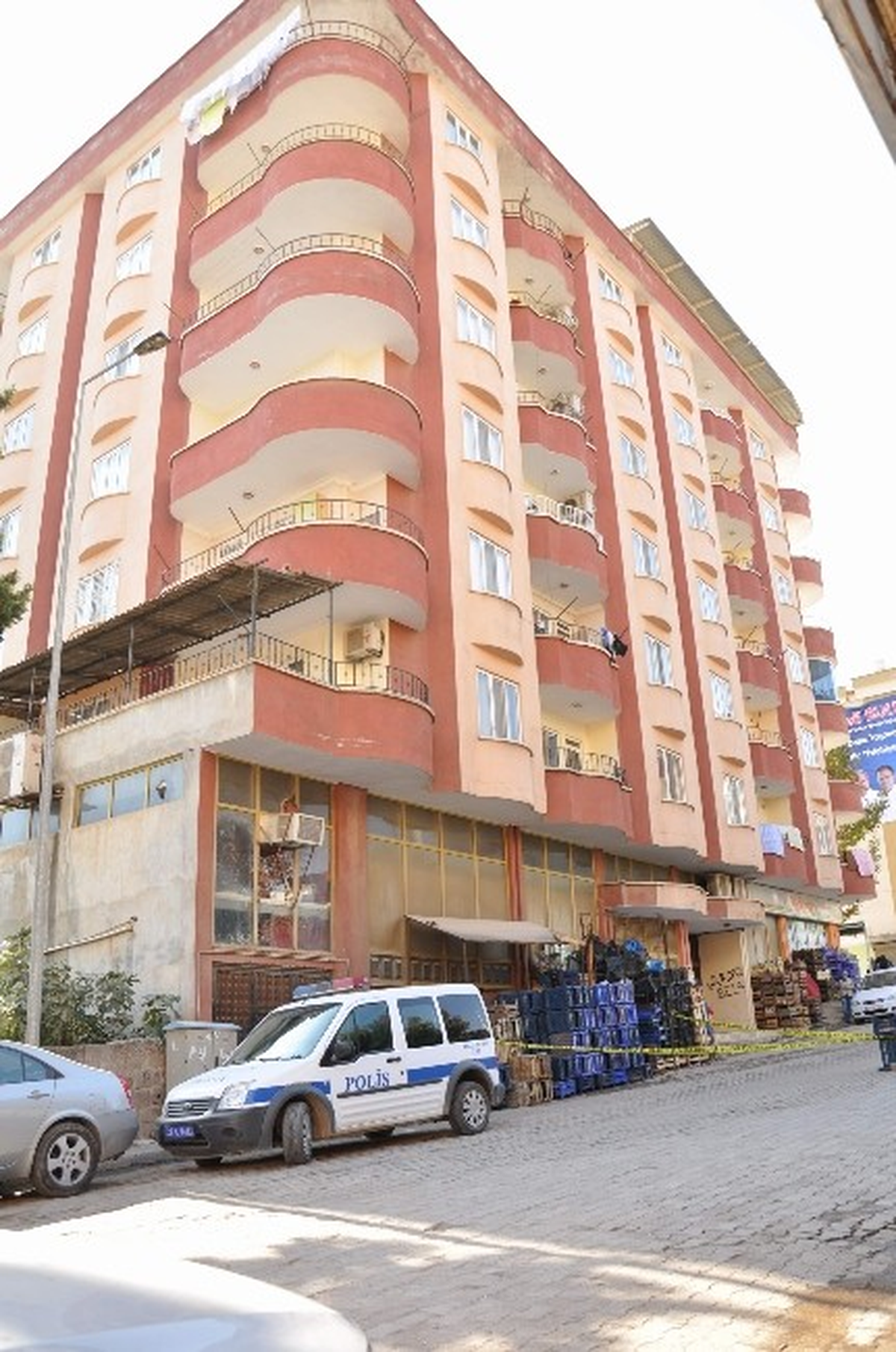 Genç Kız Ölüme Atladı