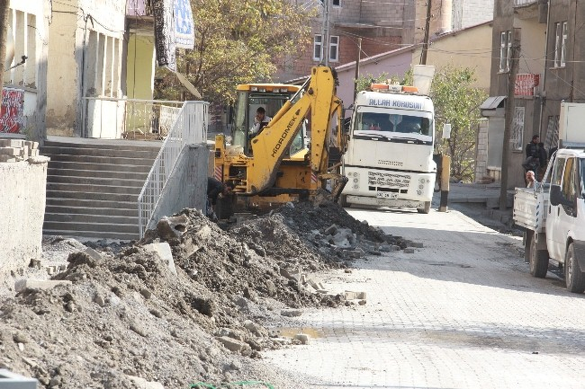 Hakkari\'deki Elektrik Trafoları Yenileniyor