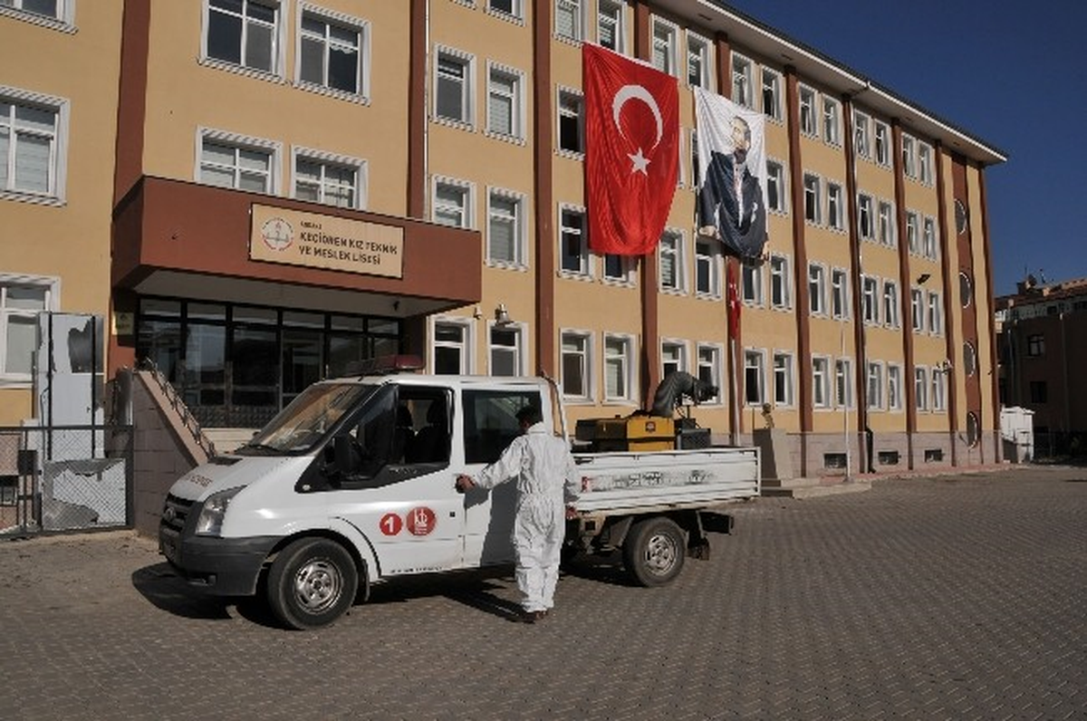Keçiören Belediye Ekiplerinin Temizlik Seferberliği