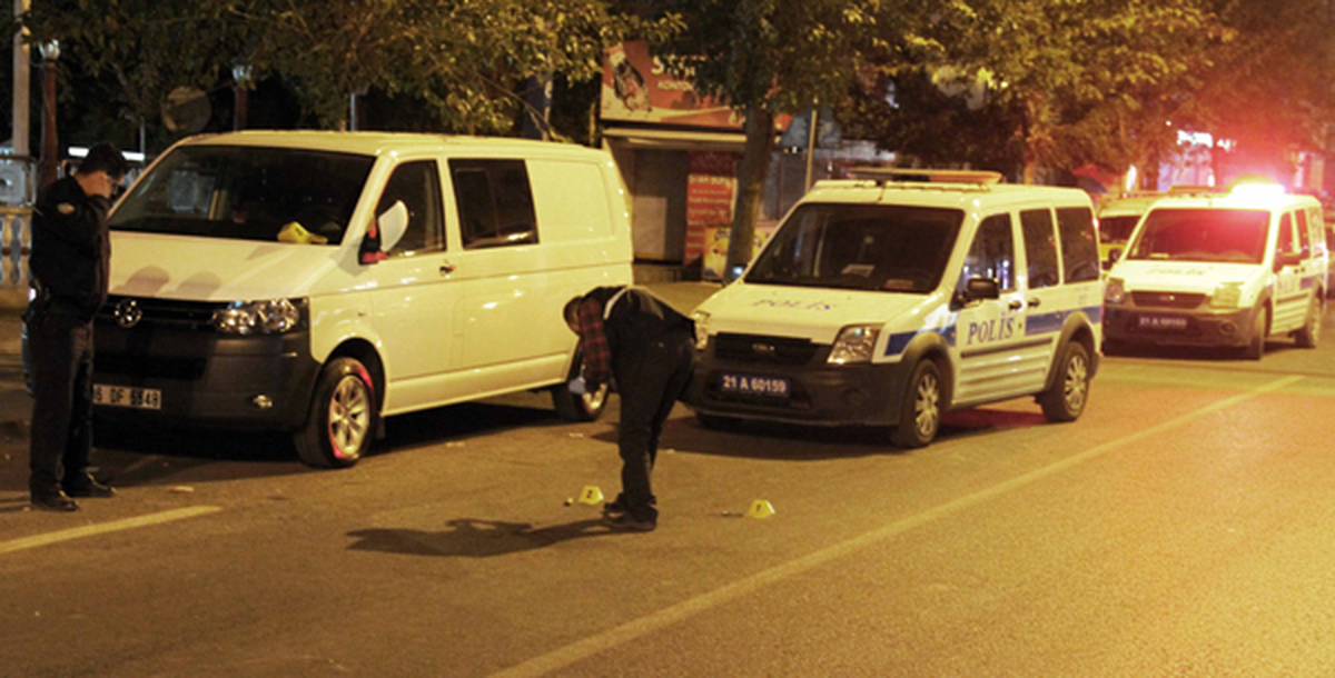 Kimlik Sormak İsteyen Polis Bıçaklandı