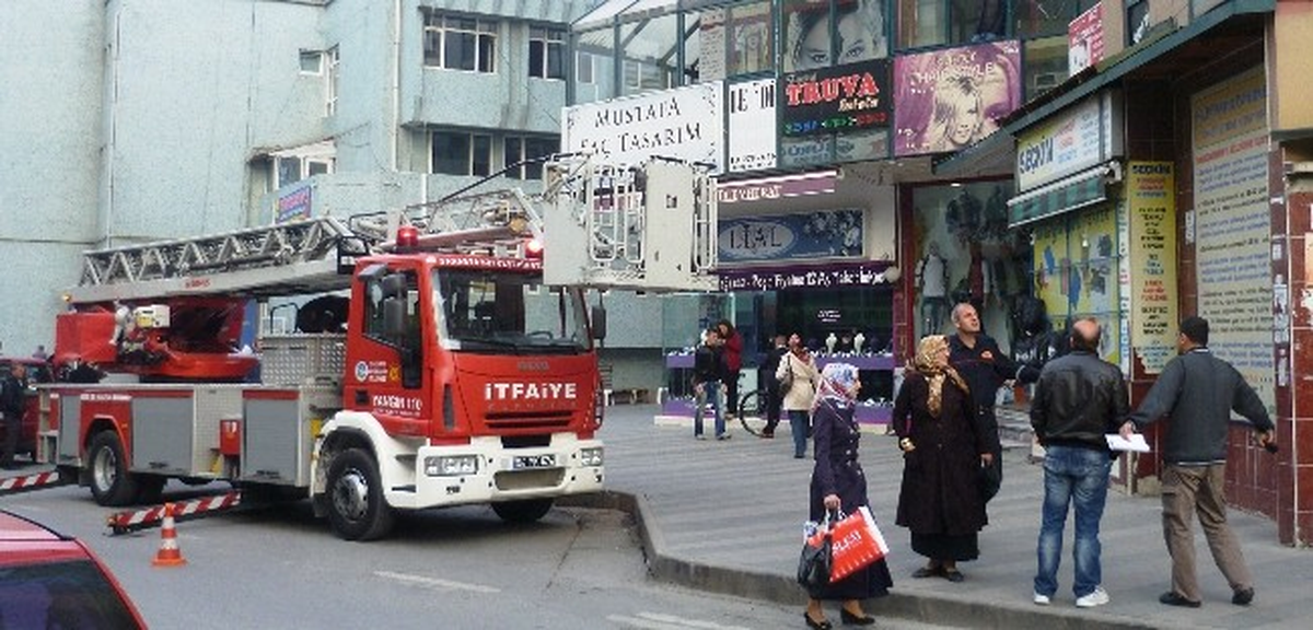 Kırılan Cam İtfaiye Ekipleri Tarafından Alındı