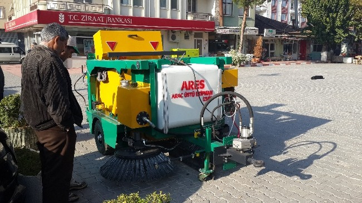 Köprübaşı Belediyesi Yol Süpürme Makinesi