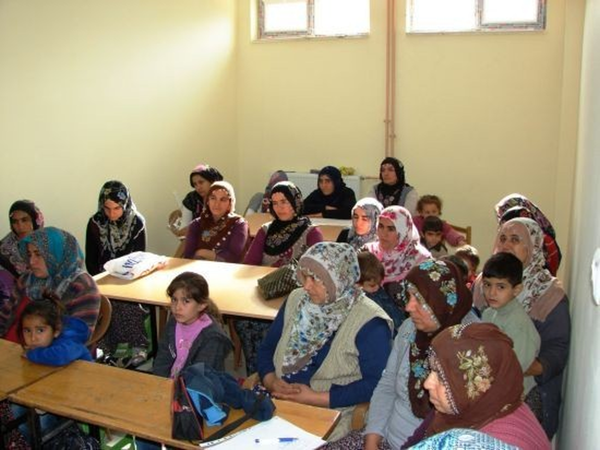 Köylü Kadınlara Eğitim Verildi