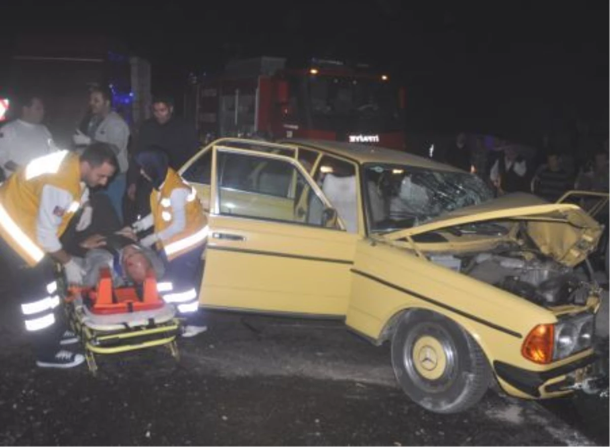 Manisa\'da Trafik Kazası: 5 Yaralı