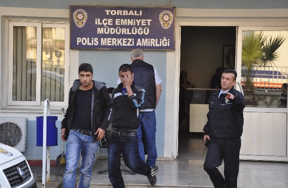 Motosikletleriyle Gürültü Yapan Gençleri Bıçakladılar