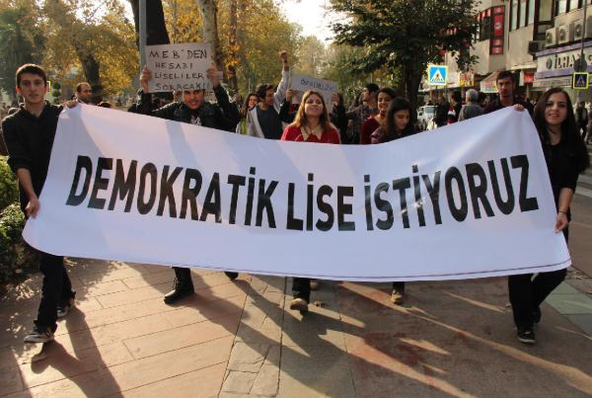 Öğrenciler \'Demokratik Lise\' İçin Yürüdü