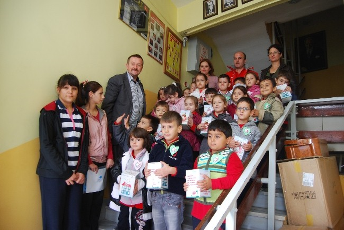 Öğrenciler Kızılay Yurdunu Ziyaret Etti